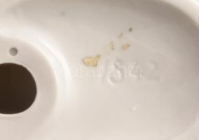 Borozó. Antik német porcelán, sorszámmal jelzett, kopással, m: 13 cm