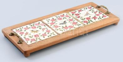 Antik fajansz edény alátét, kézzel festett, jelzés nélkül, mázrepedésekkel, fa keretben, réz fogóval 18x42 cm