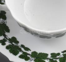 Meissen szőlőlevél mintás teás készlet. cca 1960, jelzett, futó szőlőlevél mintával díszített, plasz...