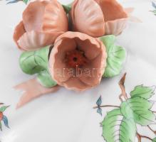 Herendi csipkebogyó mintás nagy méretű porcelán bonbonniere. Plasztikus virág díszítéssel Kézzel fes...