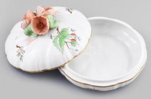 Herendi csipkebogyó mintás nagy méretű porcelán bonbonniere. Plasztikus virág díszítéssel Kézzel fes...