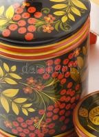 Orosz, festett fa tárgyak. Nagy méretű fedeles bödön, 24 cm, pohárkészletek eredeti dobozában, kanal...