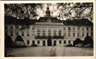 1941 Zombor, Sombor; Vármegyeház, autók, teherautó / county hall, automobiles, truck (gyűrődések / crease)