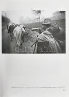 Rappai Zsuzsa: Korniss Péter: Erdélyi képek 1967-2004. Kiállíátsi katalógus. Szentendre, 2005, Szaba...