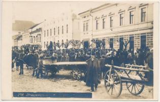 Máramarossziget, Sighetu Marmatiei; Strassenszene / utca, gyógyszertár / street view, pharmacy. photo (non PC) (vágott / cut)