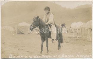 1916 Borsa (Máramaros), Bauer aus der Gegend v. Borsa (Karpathen) / erdélyi folklór, paraszt lovon / Transylvanian folklore, peasant with horse. photo (ragasztónyom / glue marks)