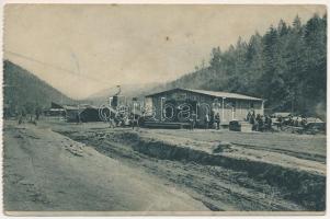 Ojtoz, Ojtoztelep, Oituz; Seilbahnhof in Ojtiz Mai 1917 / Drótkötélpálya állomás, katonák / ropeway transport station, WWI K.u.K. military (EB)