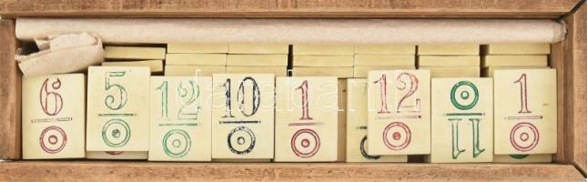 Régi táblás römi, fa dobozban, h: 27 cm