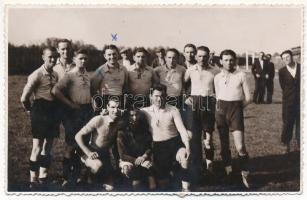 1938 Temesvár, Timisoara; Vulcan gumigyár foci csapata, labdarúgás / football team of the tire factory. Foto Laborator Dumbrava, sport photo (fl)