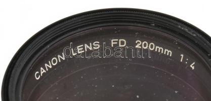 Canon AE-1 fényképezőgép 3 db objektívvel: 1:1,8; 1:4; 1:2,8. Hozzá tartozékok, eredeti film, hordtá...