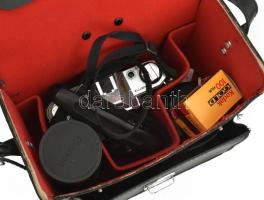 Canon AE-1 fényképezőgép 3 db objektívvel: 1:1,8; 1:4; 1:2,8. Hozzá tartozékok, eredeti film, hordtá...