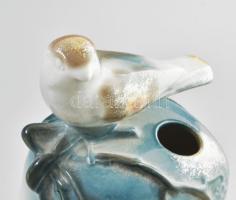 Polonne madár figurával díszített váza. Jelzett, kis kopással, m: 21 cm