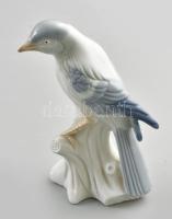 Porcelán madár figura. Jelzés nélkül, kis kopással, m: 12,5 cm