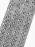 Braille írókeret vakoknak pontozóval. 148 cellás XX. sz eleje Amerikai gyártmány, fém