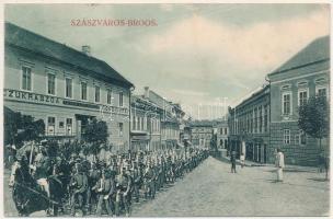 Szászváros, Broos, Orastie; Eisenburger kávéház és cukrászda, Oprean Szilveszter üzlete, montázs katonákkal. H. Graef kiadása / café and confectionery, shops, montage with K.u.K. soldiers (vágott / cut)