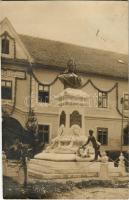 1909 Nagyszeben, Hermannstadt, Sibiu; Mária Terézia nevelőintézet elemi iskolája és a dicső alapítónő szobra / school, statue of Maria Theresa. photo