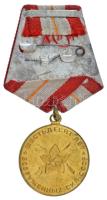 Szovjetunió 1978. "60 éves a Szovjet Fegyveres Erők" sárgaréz kitüntetés mellszalagon T:XF...