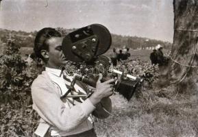cca 1965 Motorverseny előtt készült felvételek a helyszínről, versenyzőkről, motorokról, 23 db vinta...