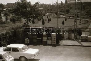 1989 Budapest, a Millenniumi Földalatti Vasút egyik régi, ám felújított kocsijáról készített felvéte...