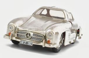 Märklin Mercedes SL-300 fém játék autó modell, felhúzókulccsal, jó állapotban, nyitható. Komplett, h...