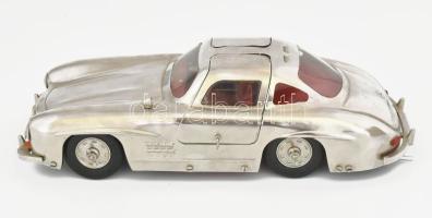 Märklin Mercedes SL-300 fém játék autó modell, felhúzókulccsal, jó állapotban, nyitható. Komplett, h...