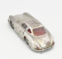 Märklin Mercedes SL-300 fém játék autó modell, felhúzókulccsal, jó állapotban, nyitható. Komplett, h...