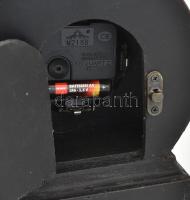 Antik hatású asztali óra. Fa. kopással, kvarc, m: 19,5 cm