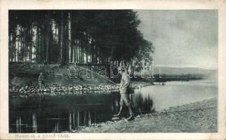 Military WWI Resting soldiers fishing