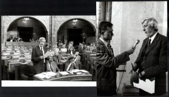 cca 1990 Jeszenszky Géza politikus a parlamentben, 2 db vintage hírfotó, az egyik feliratozva, 18x24 cm