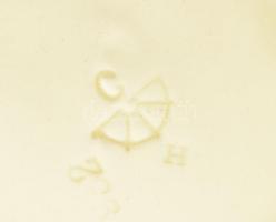 Körmöcbánya érett szőlő mintás fali dísztál. Jelzett, kopottsággal, d: 19 cm