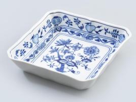 Bohemia meisseni hagymamintás főzelékes tál. Jelzett, hibátlan, 17x17 cm