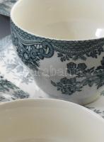 Wedgwood 6 darab csésze alátéttel. Jelzett, kis kopással, d: 14,5 cm alatt