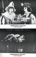 cca 1981 ,,Jegesmedve a porondon" című szovjet film jelenetei és szereplői, 6 db produkciós filmfotó (vitrinfotó, lobbyfotó) nyomdatechnikával sokszorosítva kartonpapírra, egyoldalas nyomással, a használatból eredő (esetleges) kisebb hibákkal, 18x24 cm