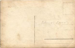 SMS ADMIRAL SPAUN Osztrák-Magyar Haditengerészeti gyorscirkálóra szenet rakodnak be a matrózok egy u...