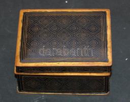 Dekoratív régi zománc ékszeres doboz 10 x 8 x 4.5cm-es nagysággal és sérüléssel az aljánál