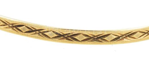 14K arany (Au) karreif. Jelzett, vésett díszítéssel d: 7 cm, 5,36 g