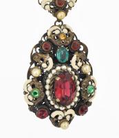 Antik, XIX. sz.-i nyakék. Réz, üveg kövekkel,. zománccal. gyönggyel, Medál kb 7 cm
