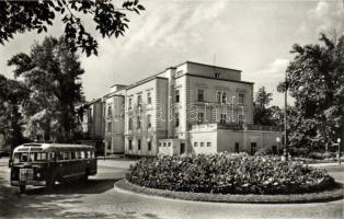 Budapest XIII. Margitszigeti Nagyszálló, Ikarus busszal