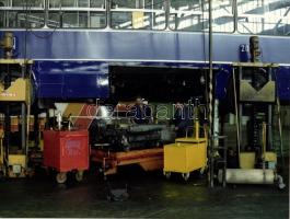 4db régi fénykép a BKV karbantartóiról és dolgozóiról