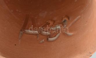 Antalfiné Szente Katalin: Fehér ruhás éneklő lány. Jelzett, hibátlan, m: 21 cm