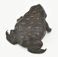 Béka. Patinázott bronz, kis kopással, h: 7 cm