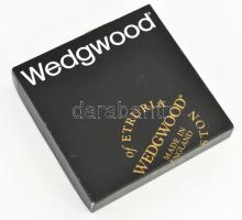 Wedgwood porcelán tányérka, jelzett, eredeti dobozban, leírással. hibátlan. d: 11,5 cm