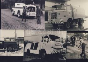 5db régi fekete-fehér fénykép teherautókról