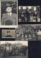 5db régi fekete-fehér fénykép autóbuszsofőrökről