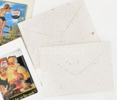 2 db Coca-Cola ill. Pepsi reklámgrafikával illusztrált fémlemez, üdvözlőkártya formátumú kartonlapon...