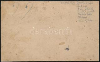 cca 1910 Cigányzenekar, körbevágott keményhátú fotó, hátoldalon a nevek felsorolásával, 10×16 cm