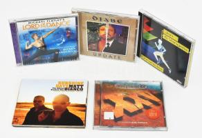 5 db vegyes CD: Herbie Hancock - Future Shock; Mike Oldfield - XXV; Michael Flatley's Lord of the Dance; stb. Változó állapotban, az egyik nem saját tokban.