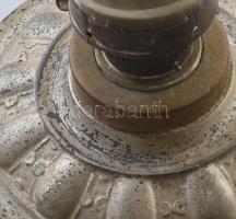 Antik petróleumlámpa, beleragasztott üvegtartállyal, kopott, m: 43 cm