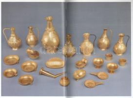 Az avarok aranya. A nagyszentmiklósi kincs. Szerk.: Garam Éva. Bp., 2002, Helikon. Gazdag képanyagga...