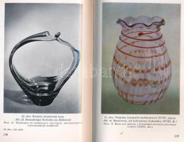 Takács Béla: Parádi üvegművészet. Bp., 1970, Műszaki. Színes és fekete-fehér képekkel illusztrált. K...
